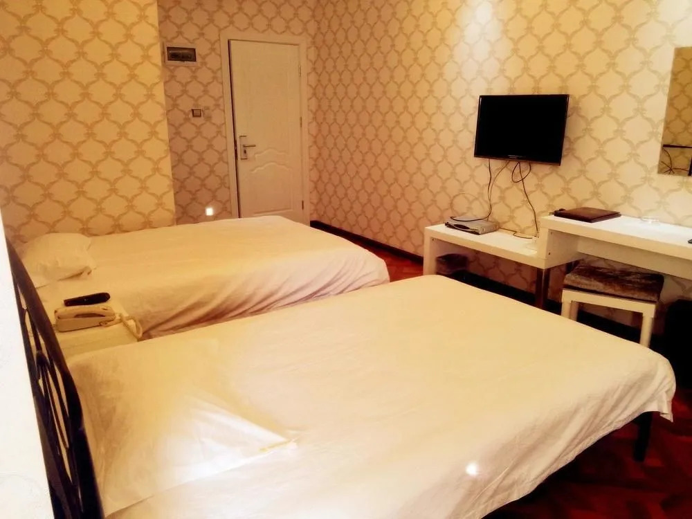 Longbai Business Hotel