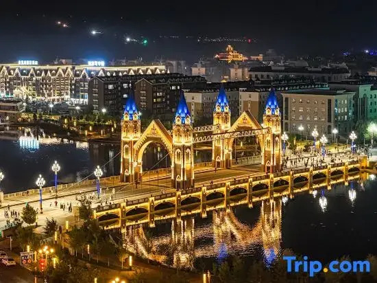 Burqin Xinlv Pinecone Hotel (Internet Celebrity Bridge)