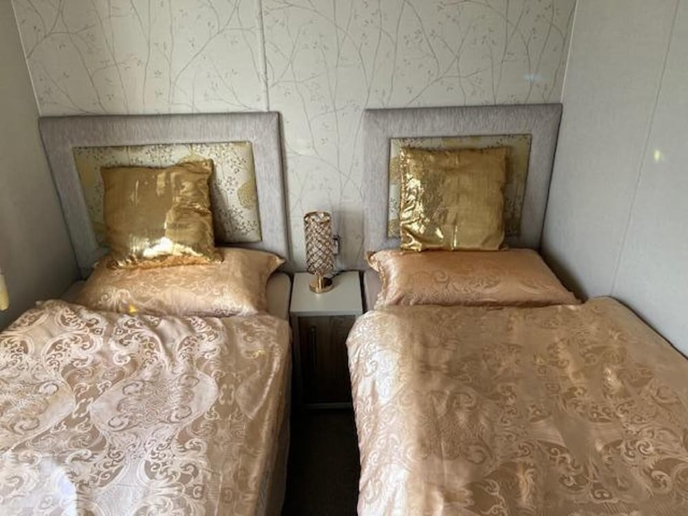 Holiday Cabin Sleeps 5, Pets, Edinburgh Festival