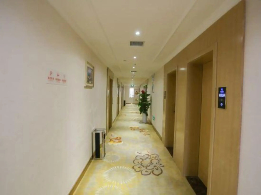 Hanlan Hotel