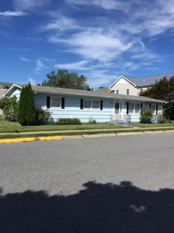 Country Club Drive 208