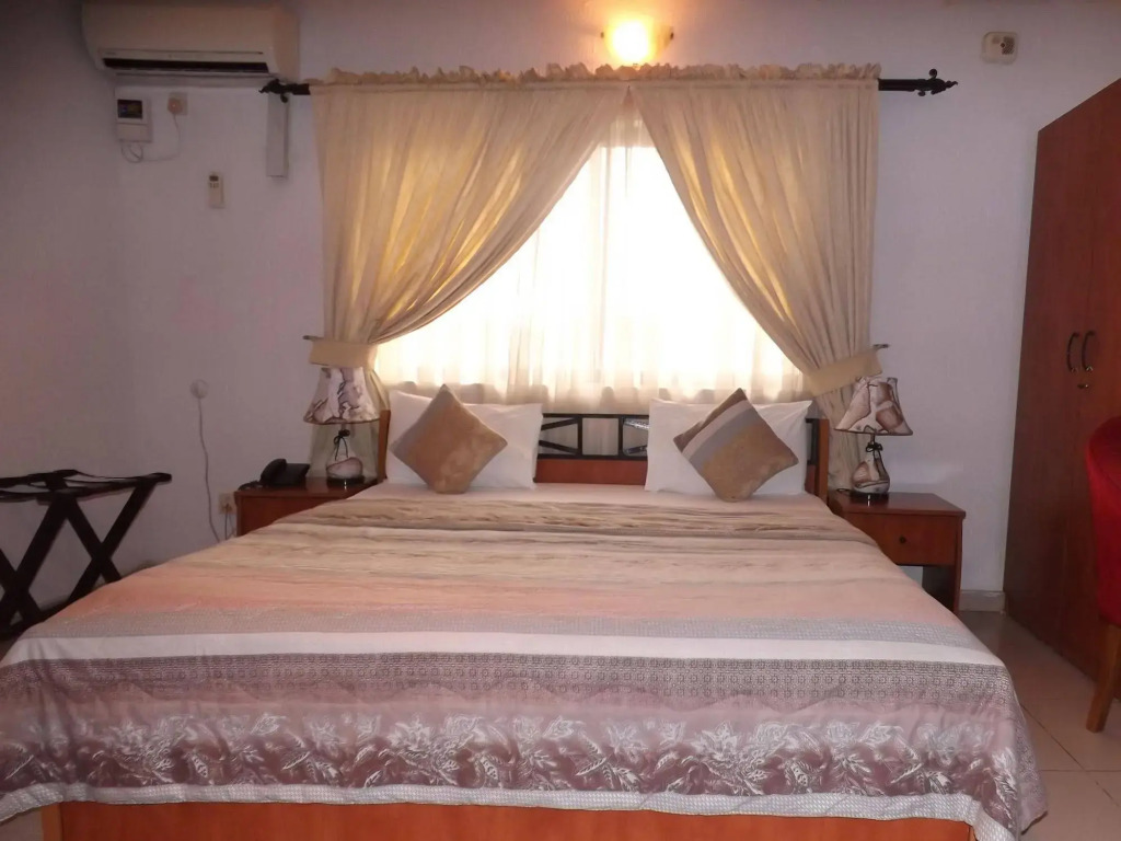 La Playa Suites