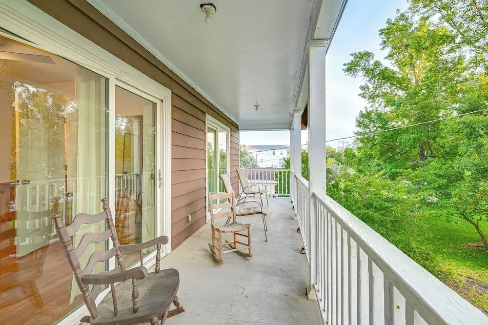 Half Mile to Beach: Murrells Inlet Home w/ Deck!