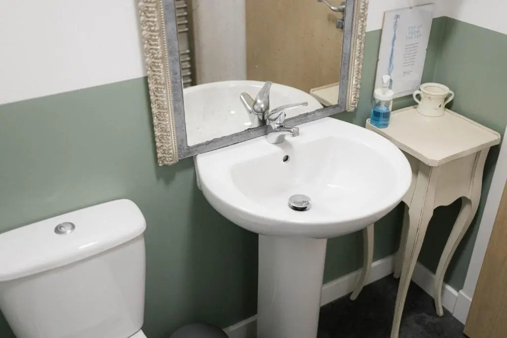 BroomHouse HomeStay