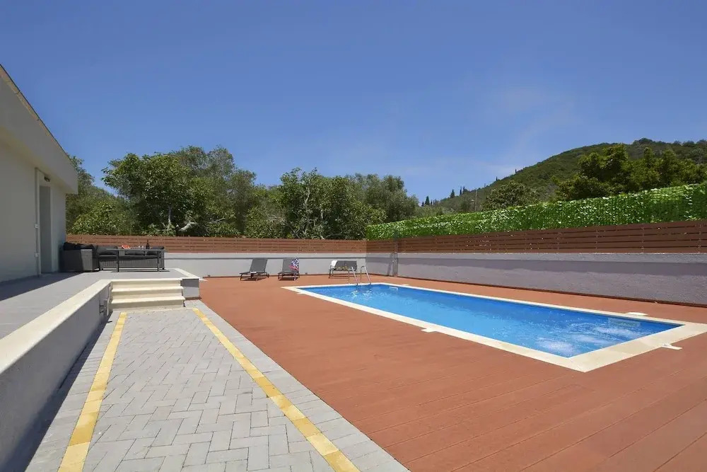 Villa Bratou Ignis Sleeps 6 with Parking