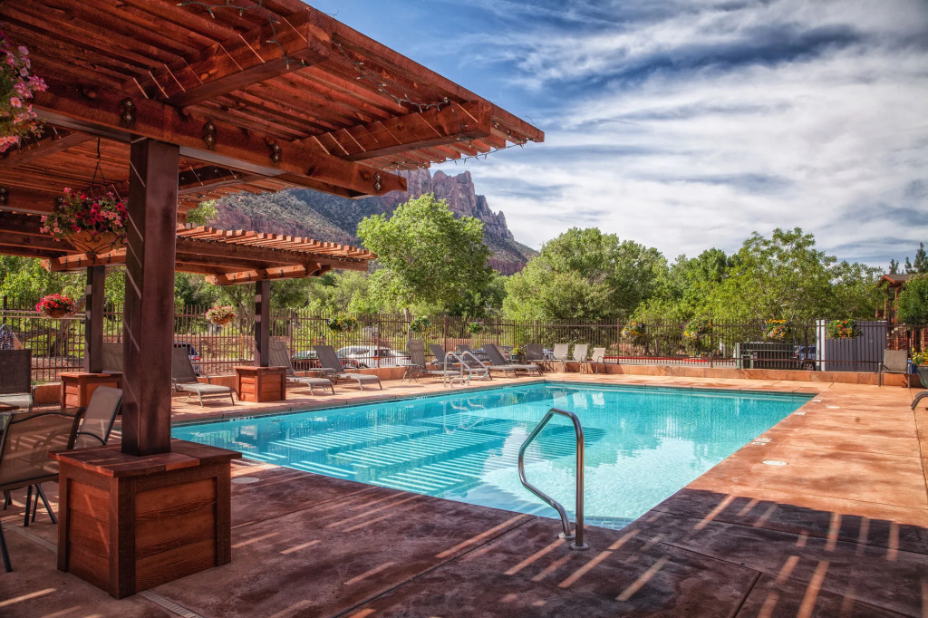 Отель Cable Mountain Lodge