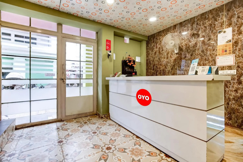OYO Flagship 70340 Hotel Colour