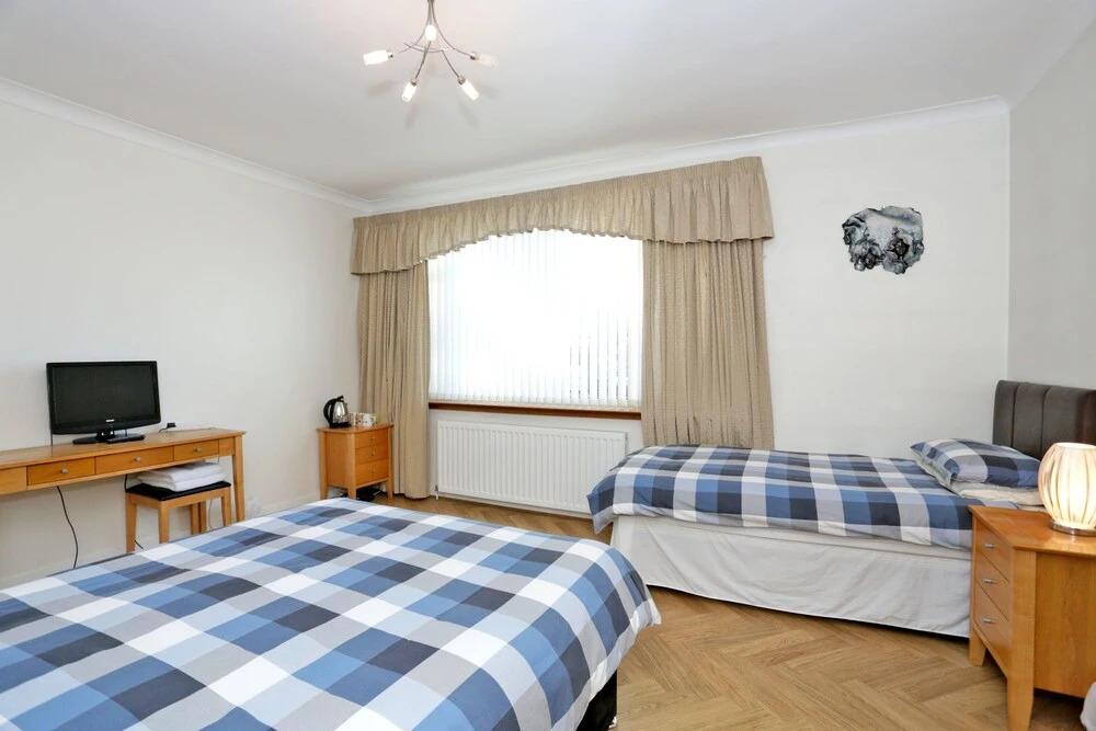 Lindhome Guest House Bed  Breakfast