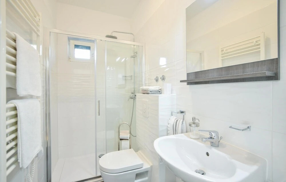 Stunning Home in Orij With Wifi and 4 Bedrooms
