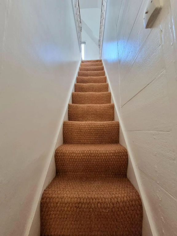 West Hill Retreat Seaview Balcony Loft Apartment & Free Offstreet Parking