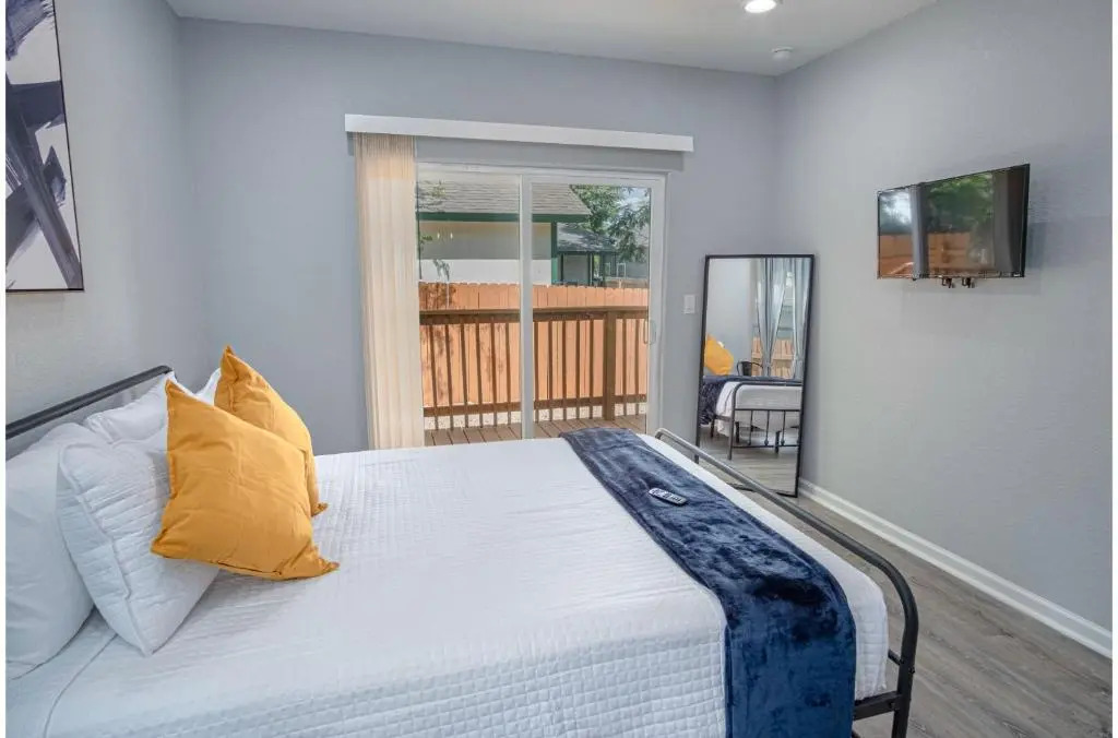 Newly Remodeled 4BR 2BA Near Amazing Downtown