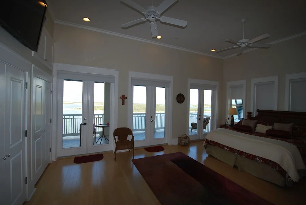 Kokopelli - Bay Front / Marina Front 3 Bedroom Townhouse by RedAwning