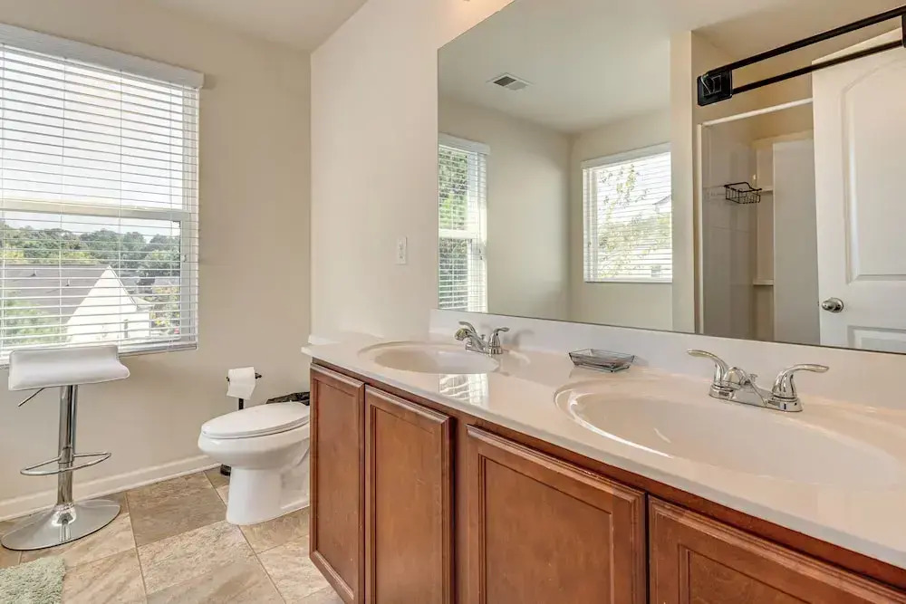 6 Mi to Atlanta Airport! Home w/ Furnished Patio