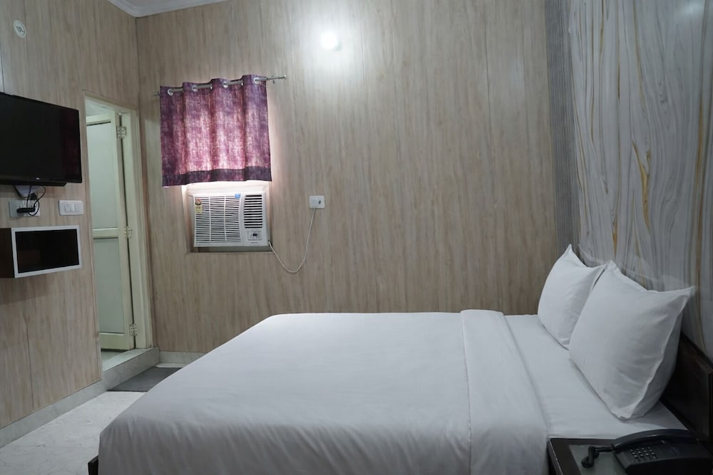 Hotel Govind Palace Near-By The Ganges At Triveni Ghat