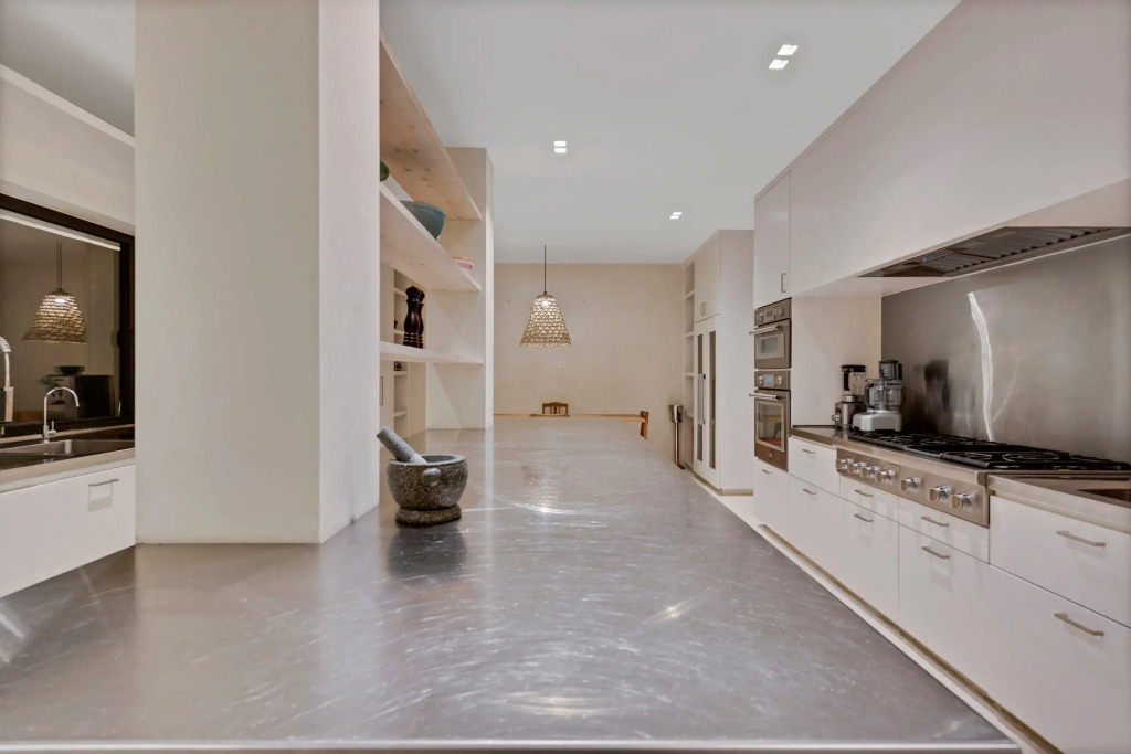 Magnificent 5BR Modern Tropical Villa With Pool