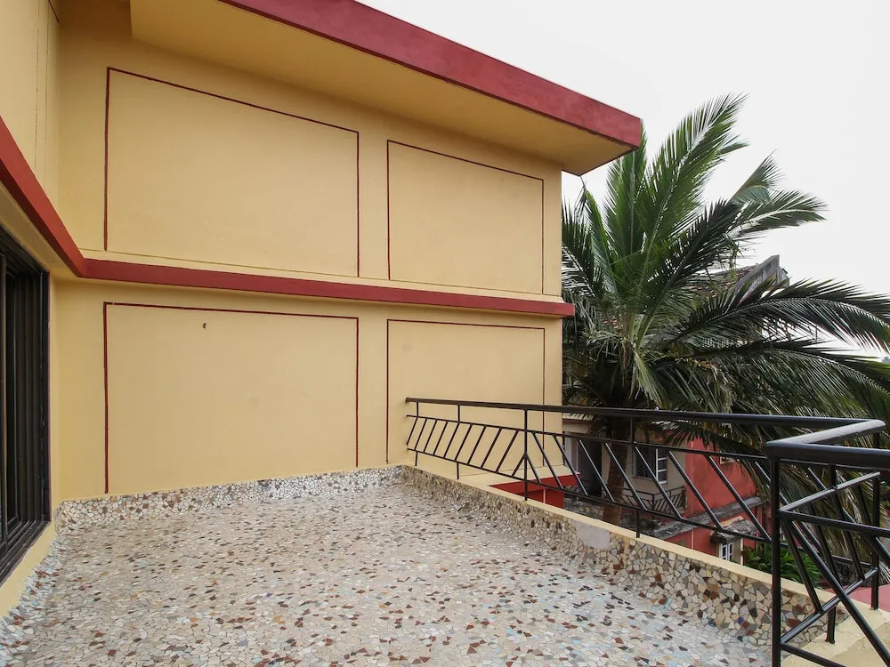 OYO 17341 Home Serene Stay Carmona Beach