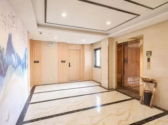 Qingmu Hotel (Hexian Xiaoshikouzhen Huai Commercial Street)
