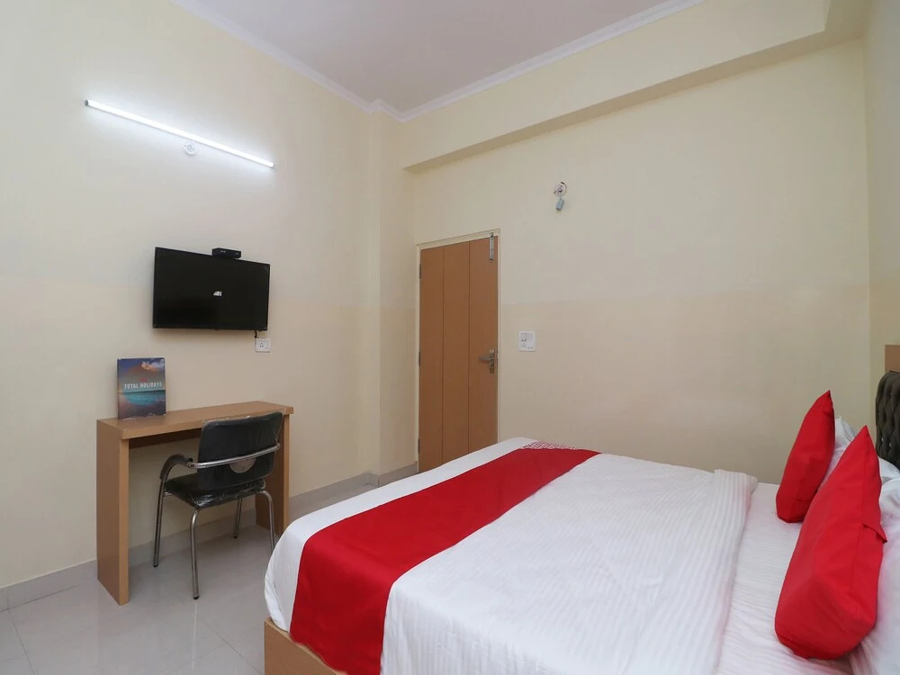 Hotel Crosswind By OYO Rooms