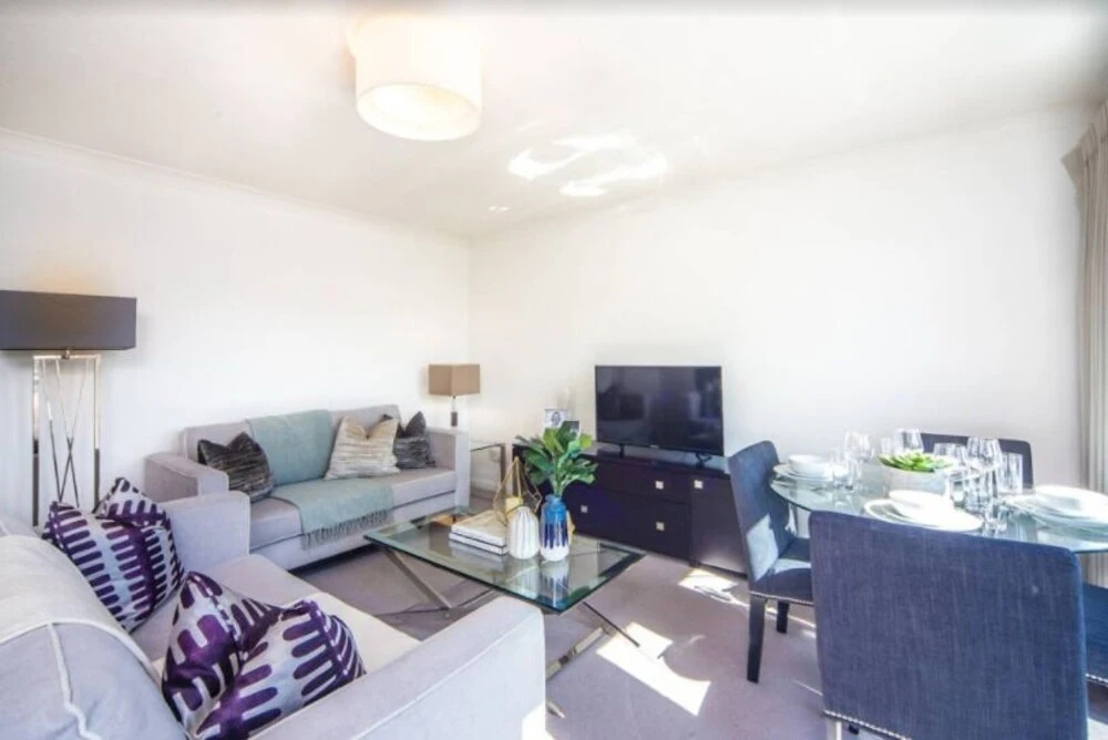 Bright 2 Bedroom Apartment In The Heart Of Chelsea