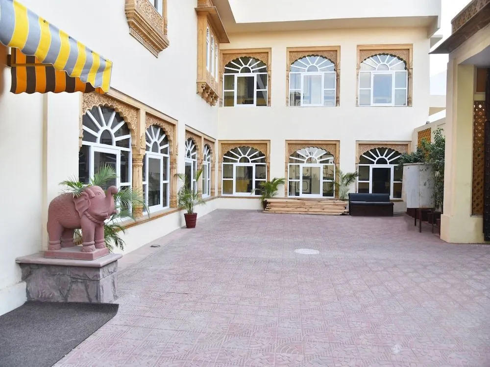 Capital O 35409 Hotel Megh Niwas