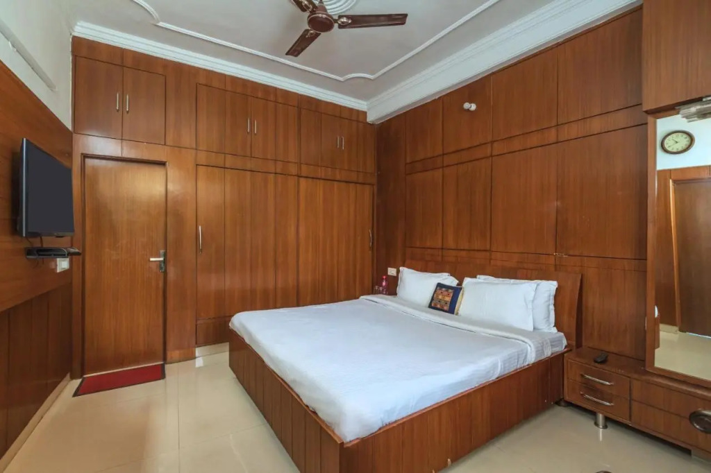 Saffronstays Grandview Haven, Barog