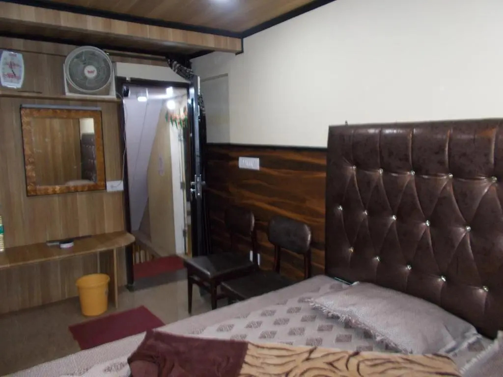 Ratnam Guest house