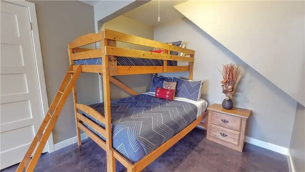 Purple Sage Flats #5 1 Bedroom Apts