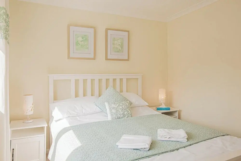 Central 2BD with Garden and Free Parking