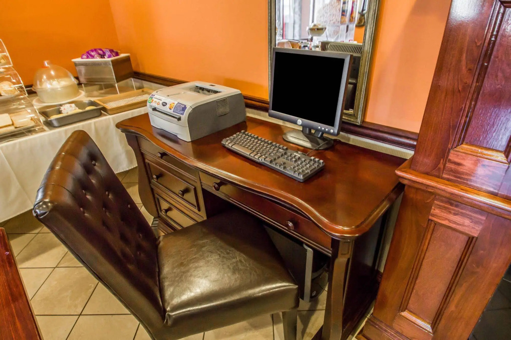 Rodeway Inn & Suites