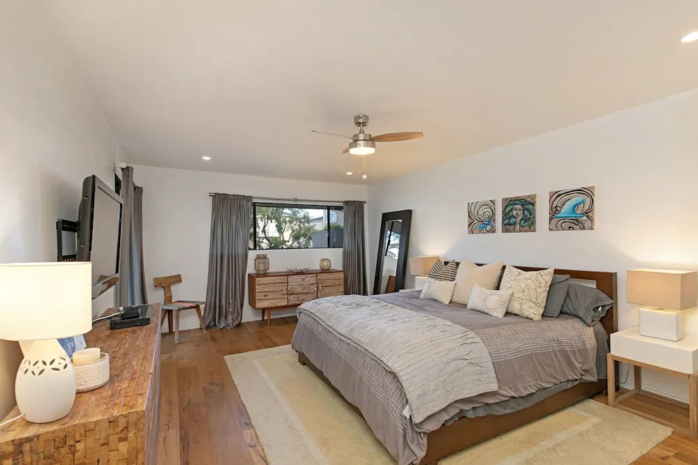 Designer Beach Condo w/ Pool, Spa & Tennis condo