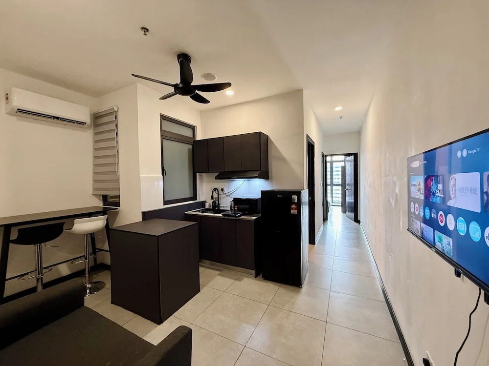 Neu Suites Service Apartment