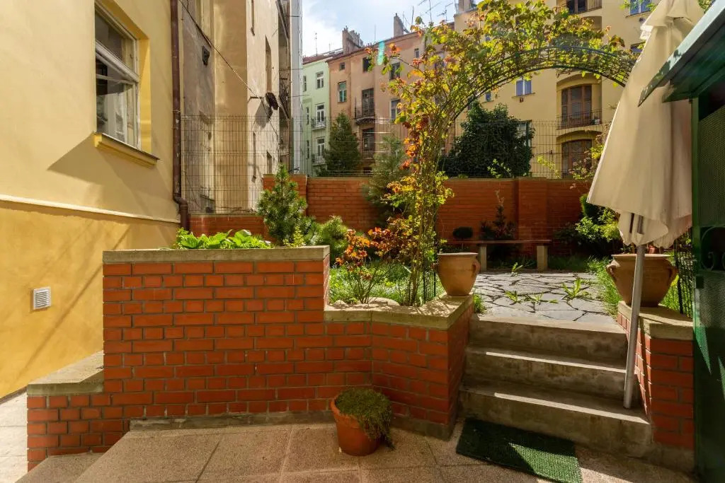 Prague Days - One-bedroom Apartment with Workspace and iMac in Vinohrady