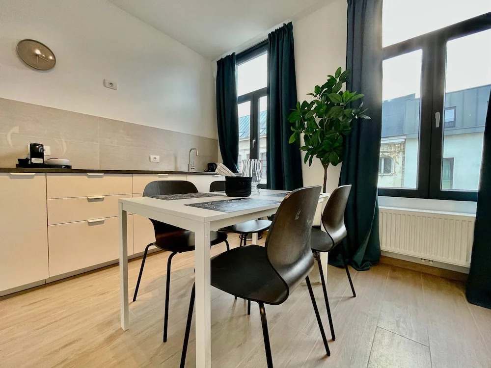 Luxury Dlx 1BR Near Fashion District by Oneluxstay