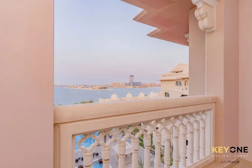 Grandeur 2BR Small Room & Beach Access