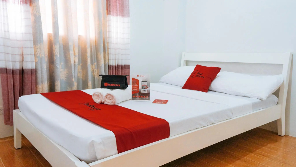 RedDoorz Plus near Talisay Town Center