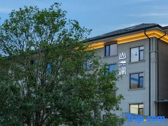 Anji Mountain Stream · Autumn Mountain View Swimming Pool Vacation Boutique Stay