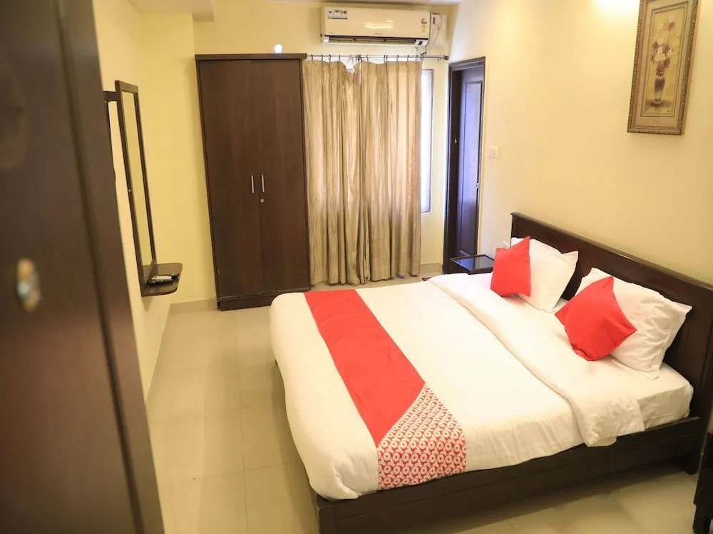 OYO 15729 Royal Stay