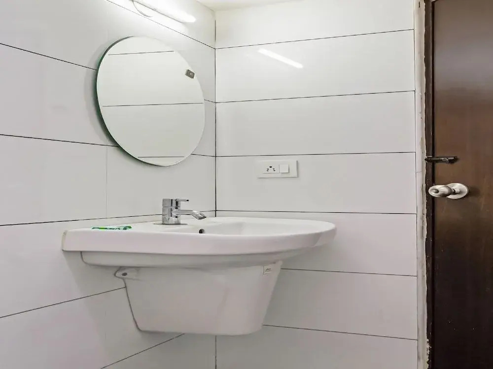 Oyo 30525 Dwarka Grand