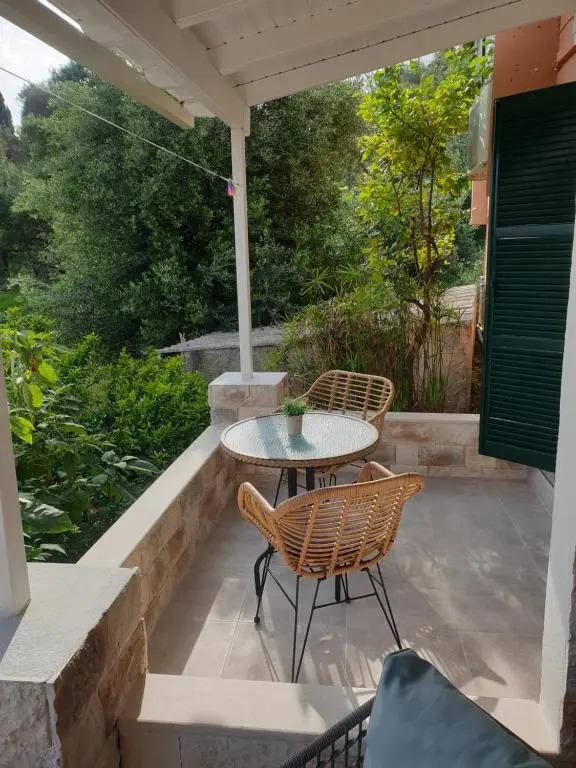 Angels Pool Studios and Apartments