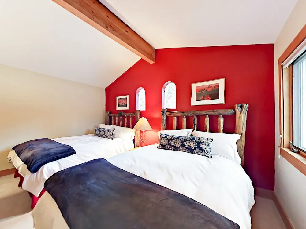 2010 Vermont Duplex #1B West 4 Bedrooms 3 Bathrooms Duplex