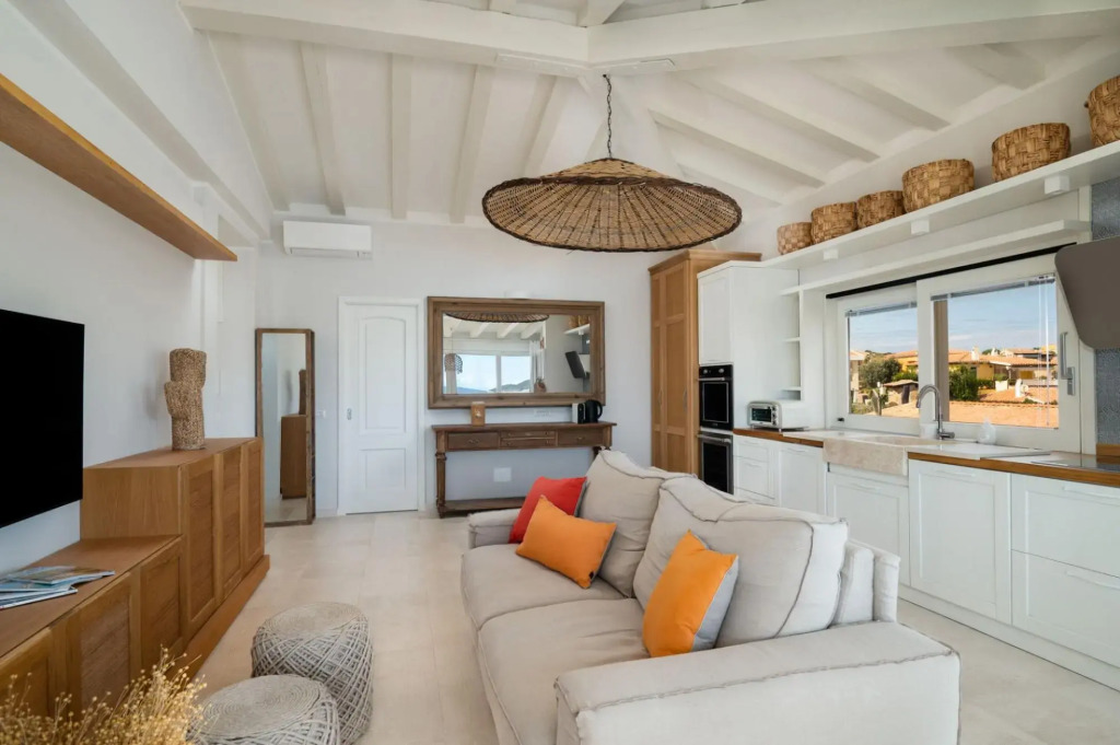 This charming one bedroom apartment is refined and elegantly furnished. It is perfect for a couple b-S'Abba Charming