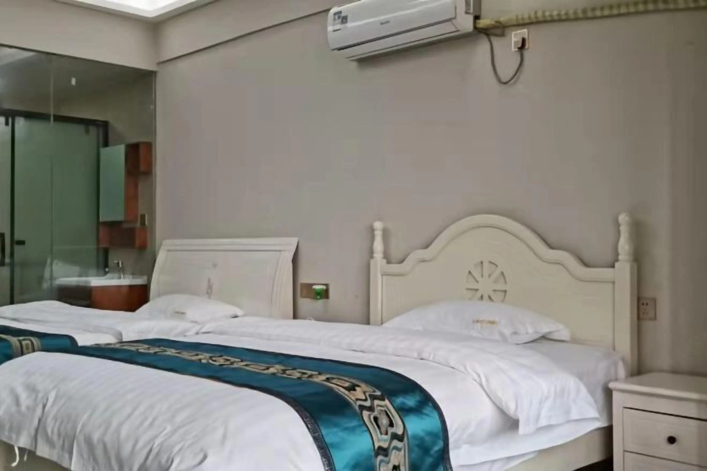 Shaoyang Yayue Art Hotel