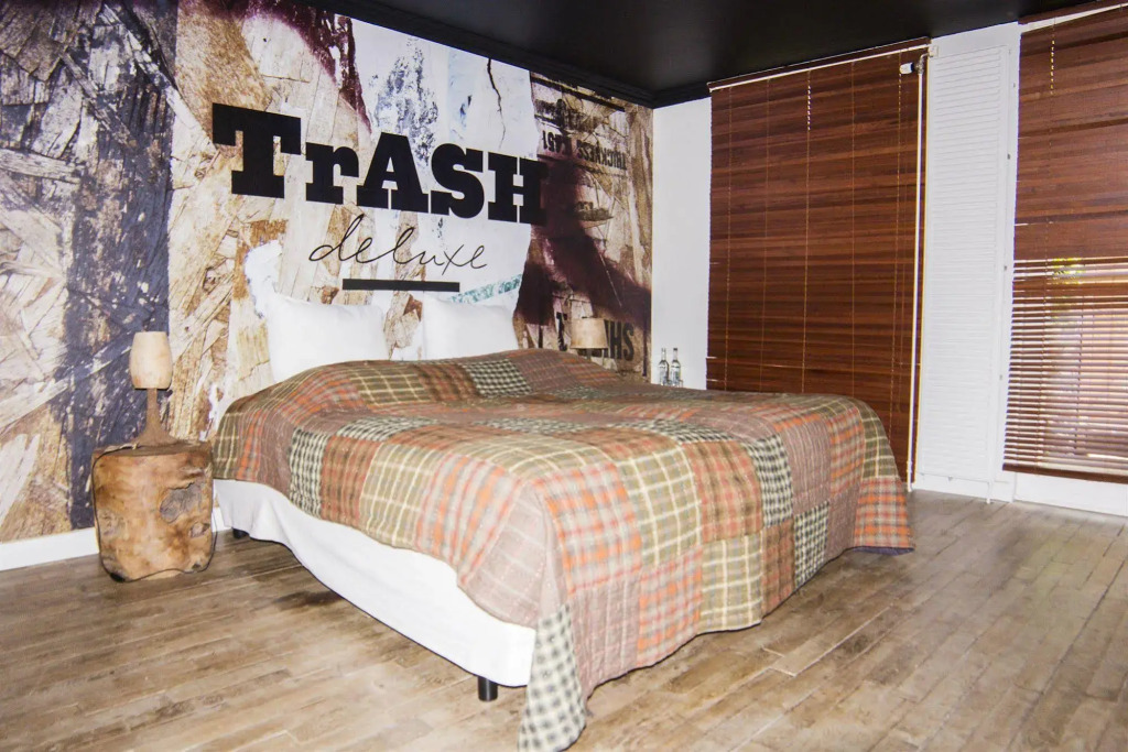 Hotel Trash Deluxe