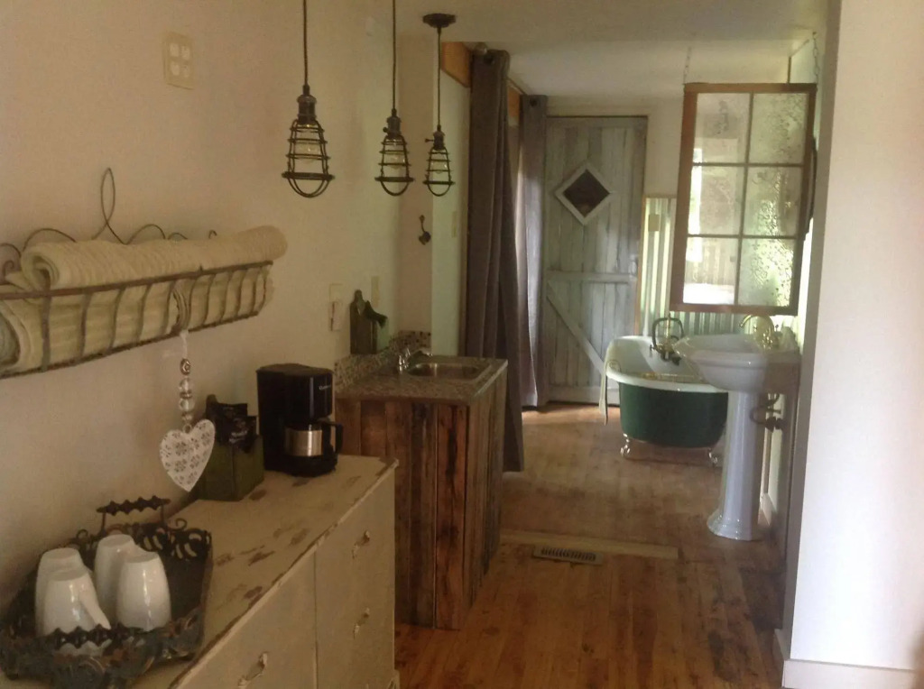 Columbia Gardens Winery and Grape Escape Guesthouse
