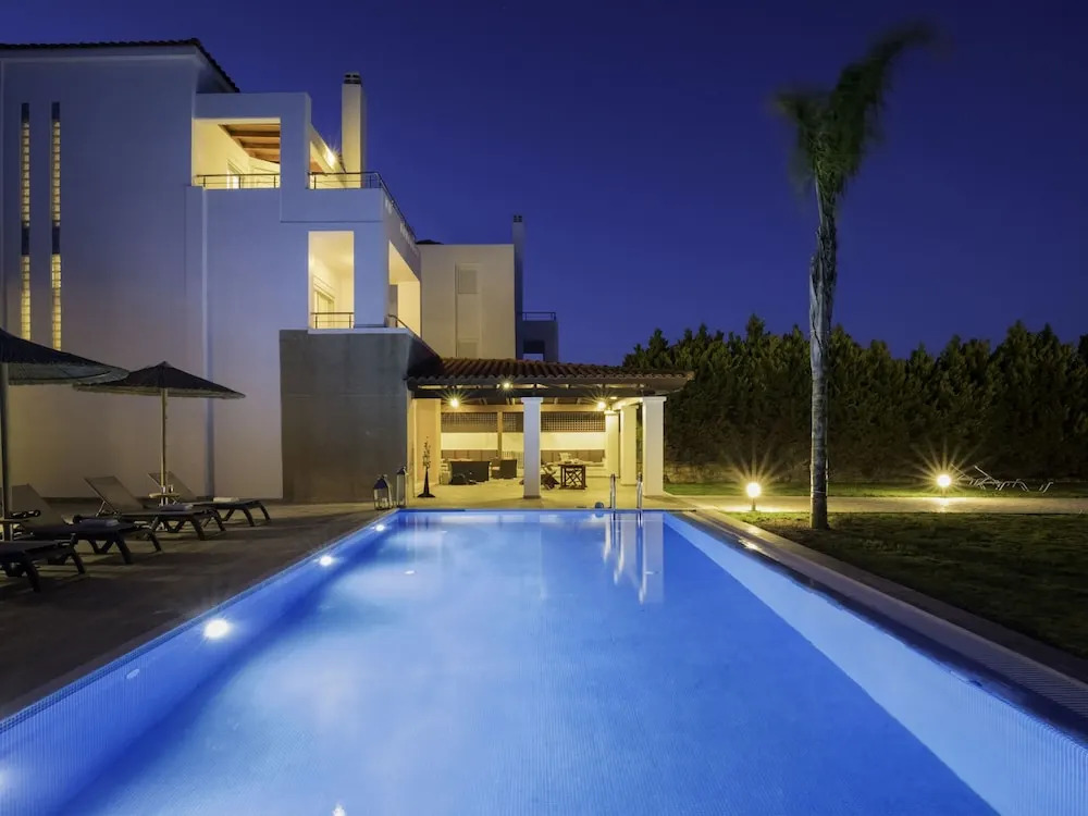 Villa on Island With Private Pool, Garde, Terrace, Parking