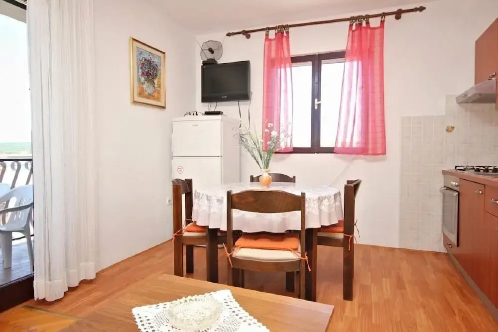 Ljube - Quiet Location & Close to the Beach - A1