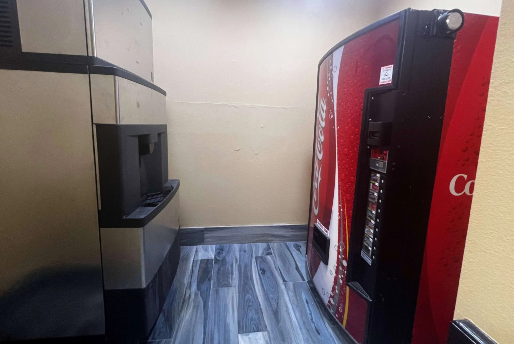Super 8 by Wyndham Pasadena