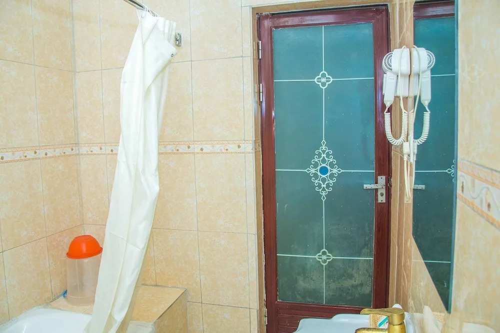 Royal Crest Hotel & Suites