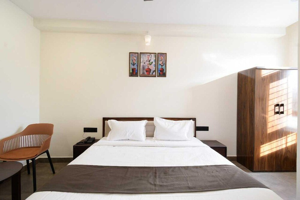 Super Townhouse Oak NFC Crossway Hyderabad