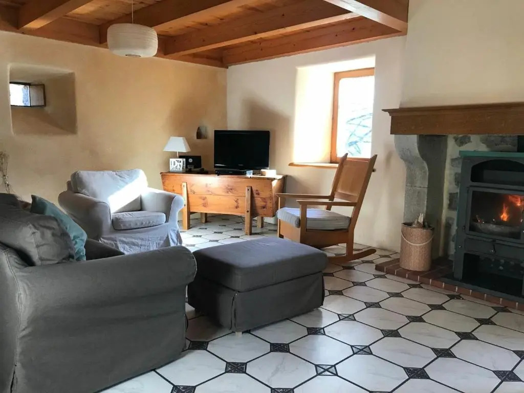 Charmante Maison en Granit Près de Tence - FR-1-582-134